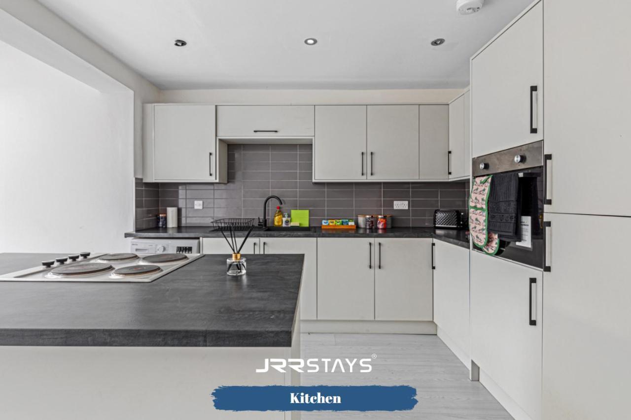 Tipton 3 Bedroom House Garden Sleeps 7 - Jrr Stays Coseley Exteriör bild