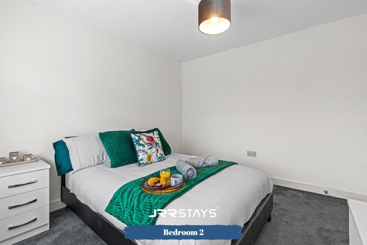 Tipton 3 Bedroom House Garden Sleeps 7 - Jrr Stays Coseley Exteriör bild