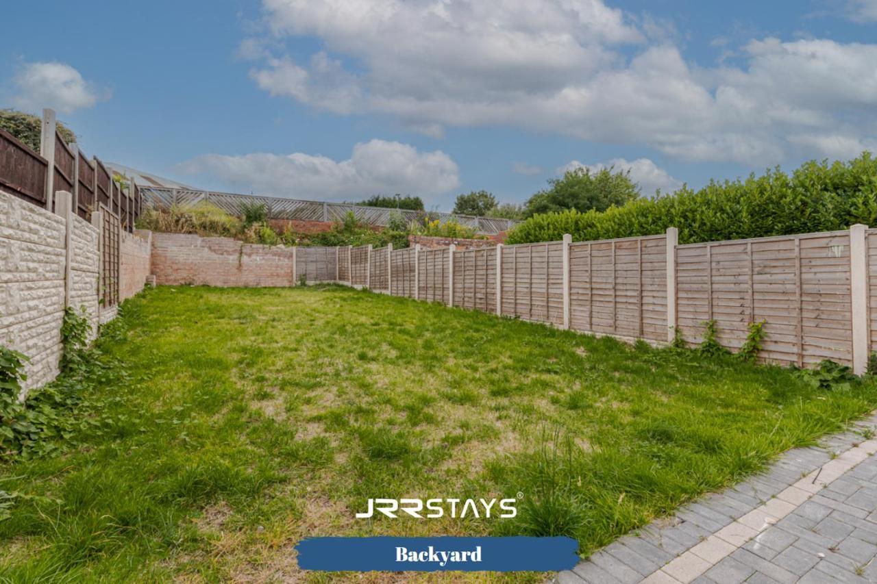 Tipton 3 Bedroom House Garden Sleeps 7 - Jrr Stays Coseley Exteriör bild