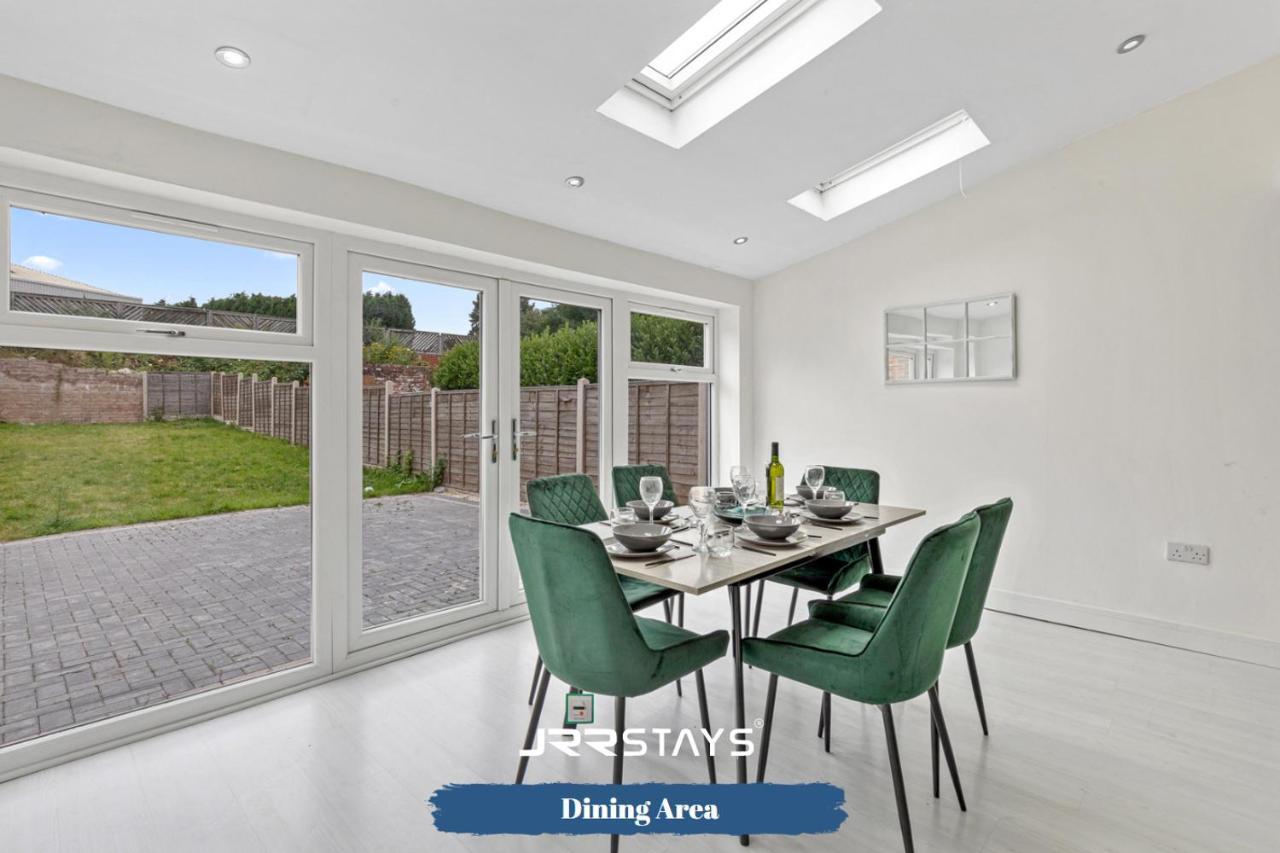 Tipton 3 Bedroom House Garden Sleeps 7 - Jrr Stays Coseley Exteriör bild