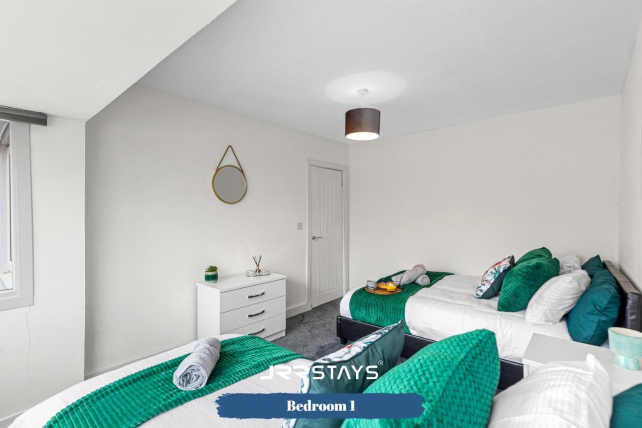 Tipton 3 Bedroom House Garden Sleeps 7 - Jrr Stays Coseley Exteriör bild